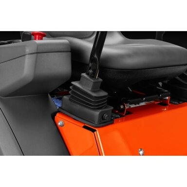 HUSQVARNA Z242F nulinio apsisukimo traktorius HUSQVARNA Z242F nulinio apsisukimo traktorius