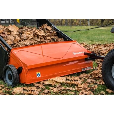 Husqvarna žolės ir lapų rinktuvas (107 cm) Husqvarna žolės ir lapų rinktuvas (107 cm)