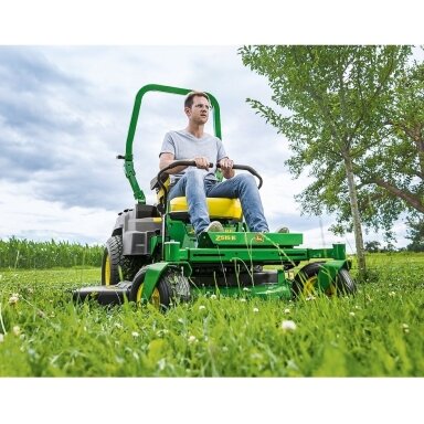 John Deere Z515E nulinio apsisukimo traktorius John Deere Z515E nulinio apsisukimo traktorius