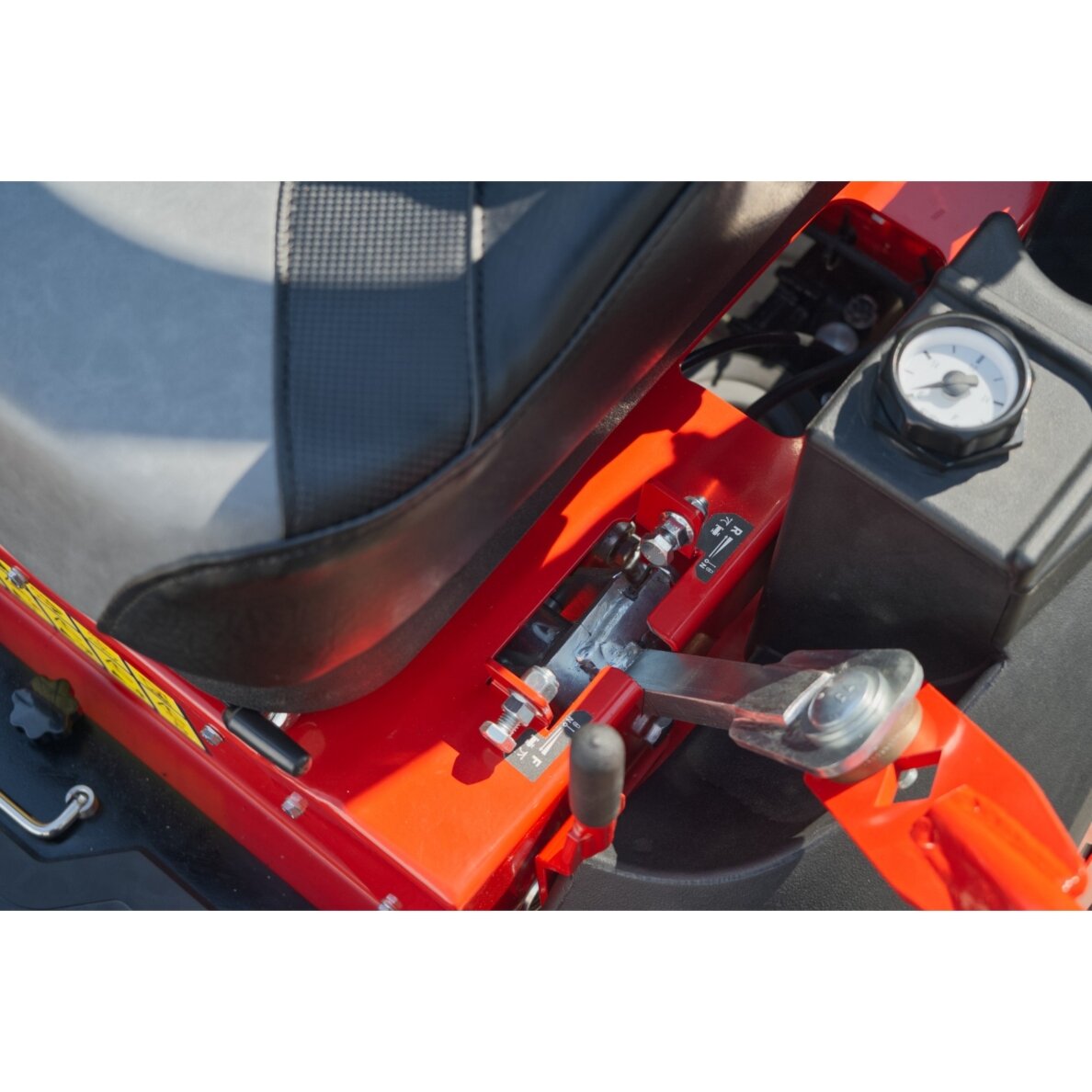 KUTTER ZTR48-C nulinio apsisukimo traktorius 17 KUTTER ZTR48-C nulinio apsisukimo traktorius 17