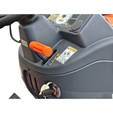 Traktorius HINOMOTO HM-255 (HST) su vejos ratais 10 Traktorius HINOMOTO HM-255 (HST) su vejos ratais 10